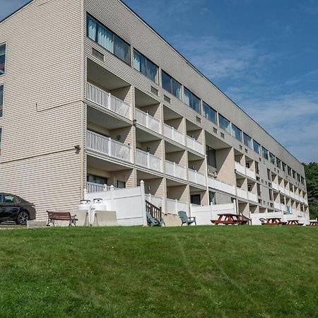 Cute Cedar Lodge Studio With Balcony & Lake Views! Laconia Extérieur photo