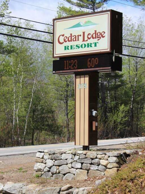 Cute Cedar Lodge Studio With Balcony & Lake Views! Laconia Extérieur photo