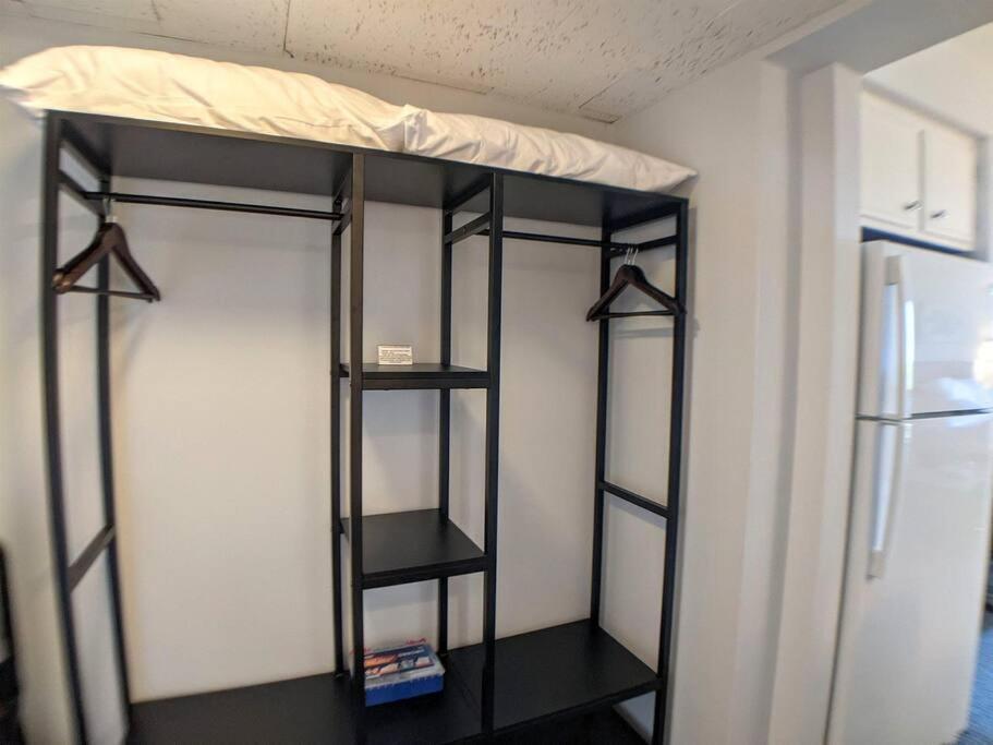 Cute Cedar Lodge Studio With Balcony & Lake Views! Laconia Extérieur photo