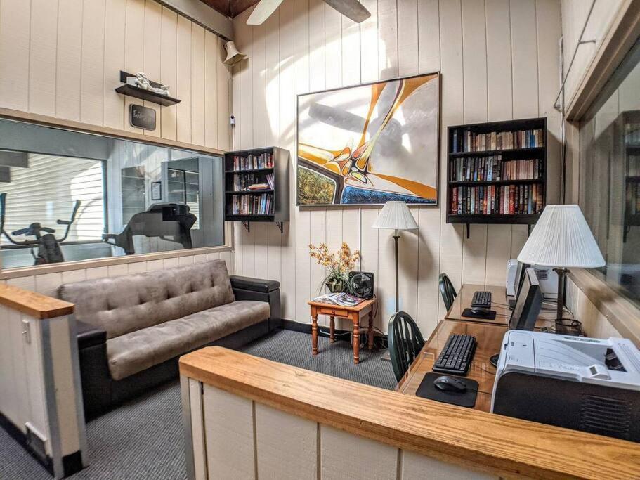 Cute Cedar Lodge Studio With Balcony & Lake Views! Laconia Extérieur photo